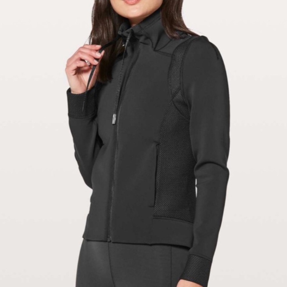 Lululemon Hot Mesh Jacket *Wicking Luxtreme
Size 8 Black